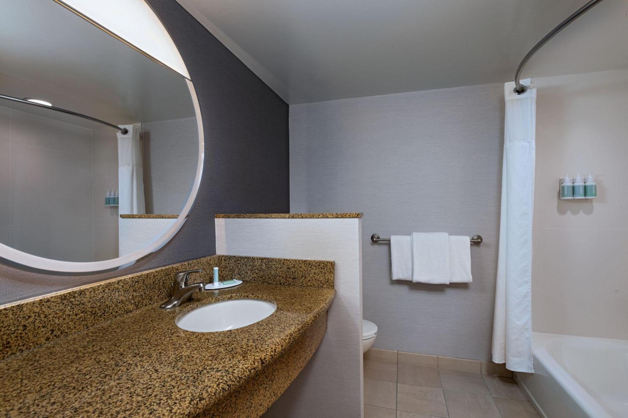 Courtyard By Marriott Boise West/Meridian Room photo